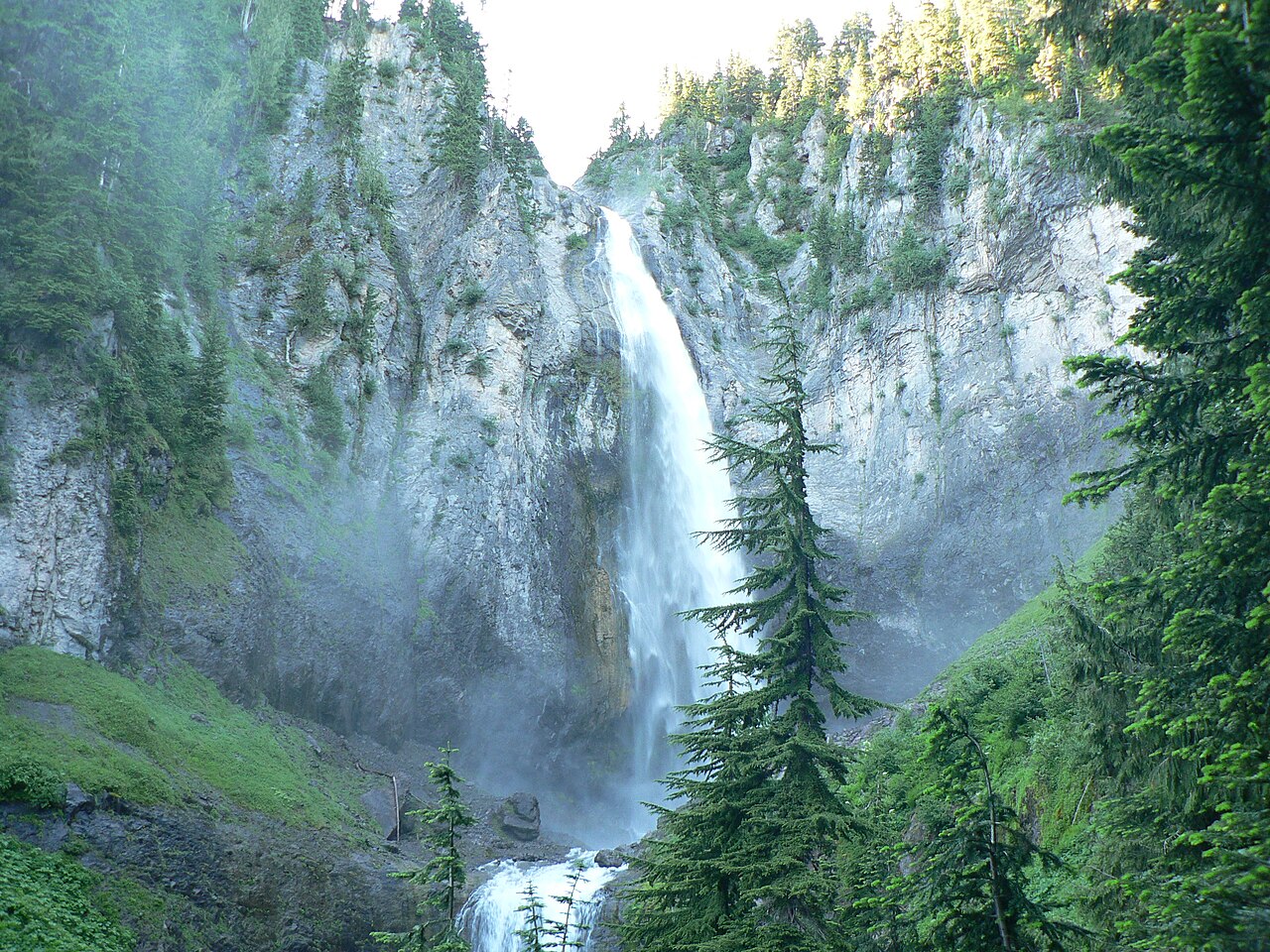 Comet Falls, a waterfall in Washington