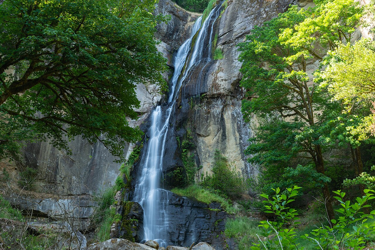 Golden Falls, a waterfall in Oregon