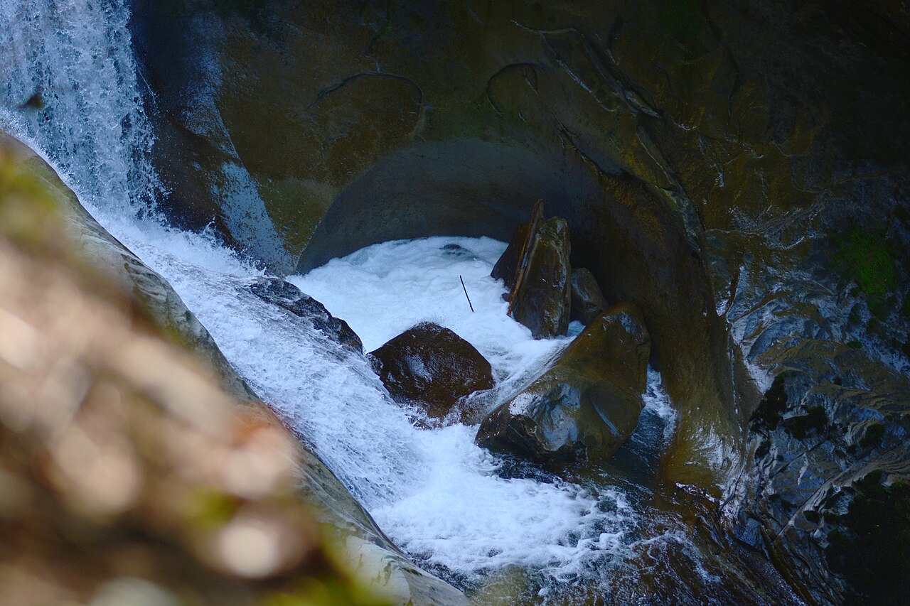 Racehorse Falls, a waterfall in Washington