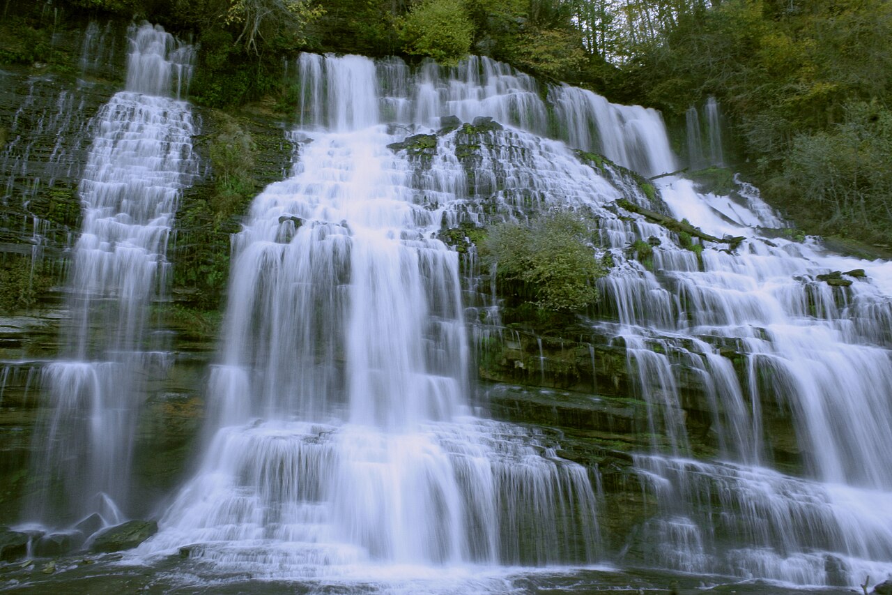 Twin Falls, a waterfall in Tennessee